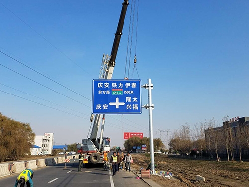 濮阳濮阳道路护栏网网片该如何进行正确的选购呢？